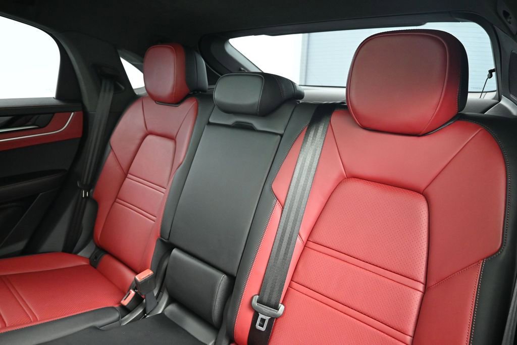 Certified 2025 Porsche Cayenne GTS AWD/4WD image 6