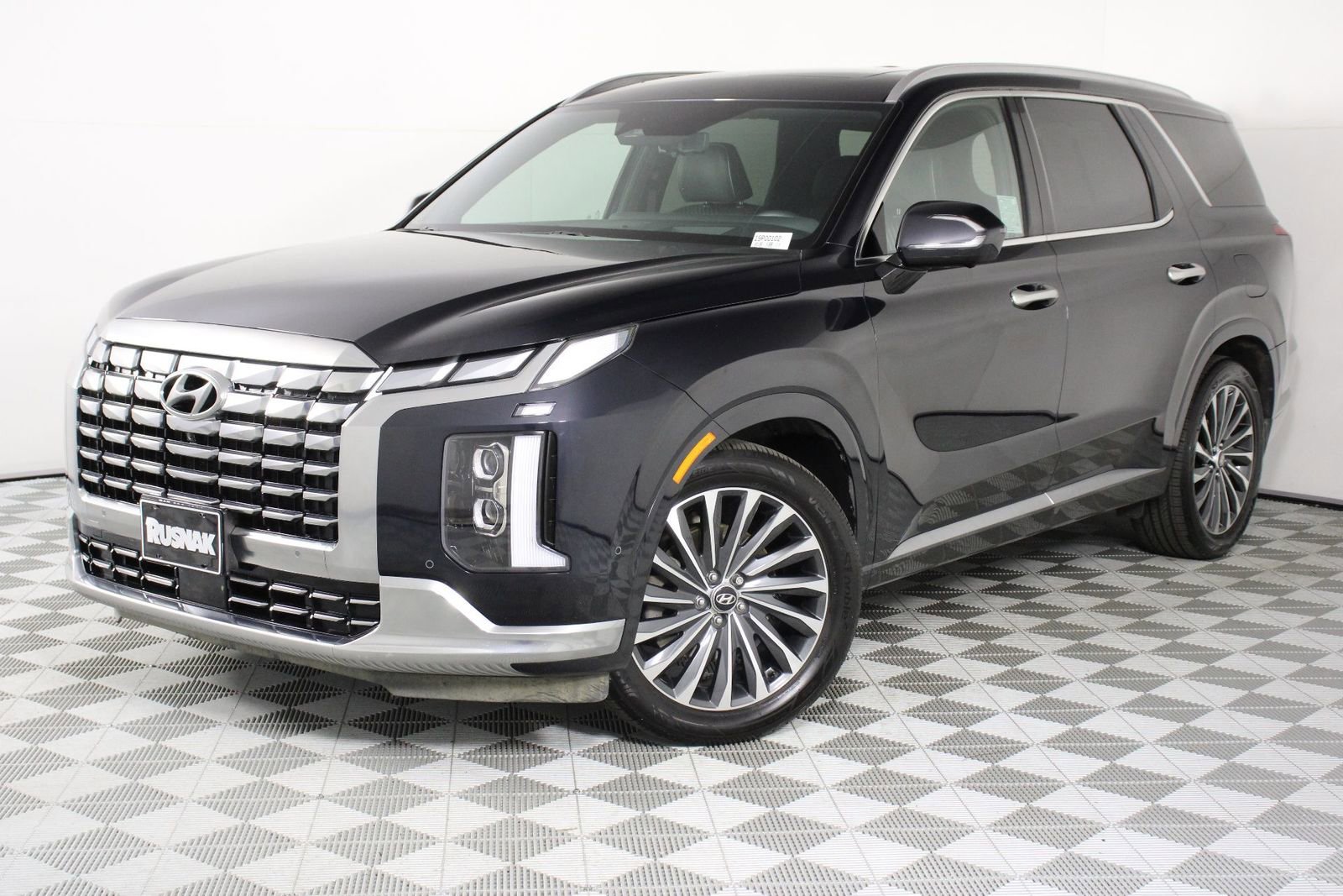Used 2024 Hyundai Palisade Calligraphy image 3