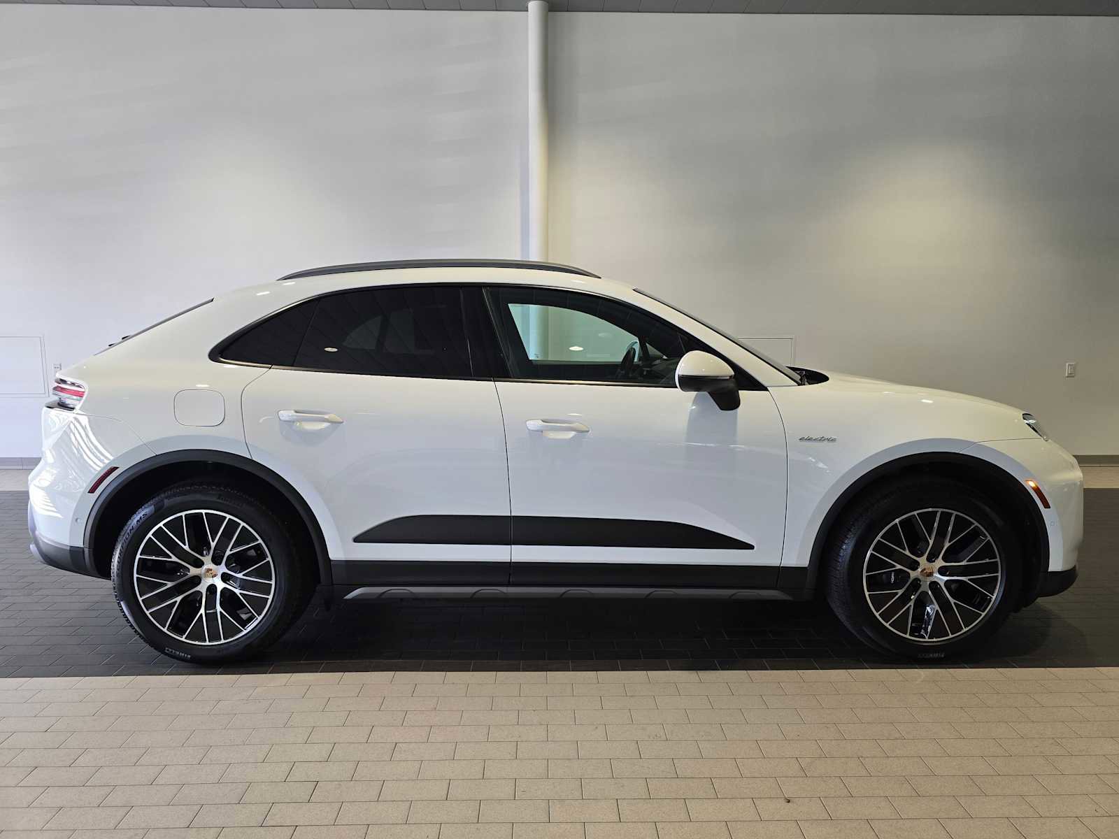 Used 2025 Porsche Macan Electric image 8