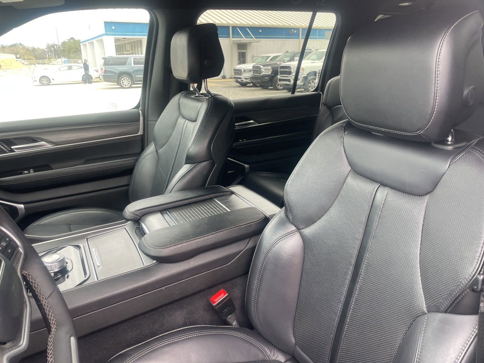 Used 2024 Jeep Wagoneer Series II w/ Flexible Seating Group image 8