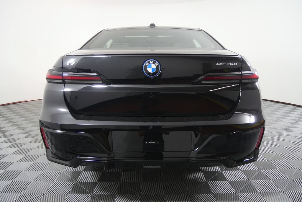 New 2026 BMW i7 xDrive60 w/ M Sport Package RWD image 4