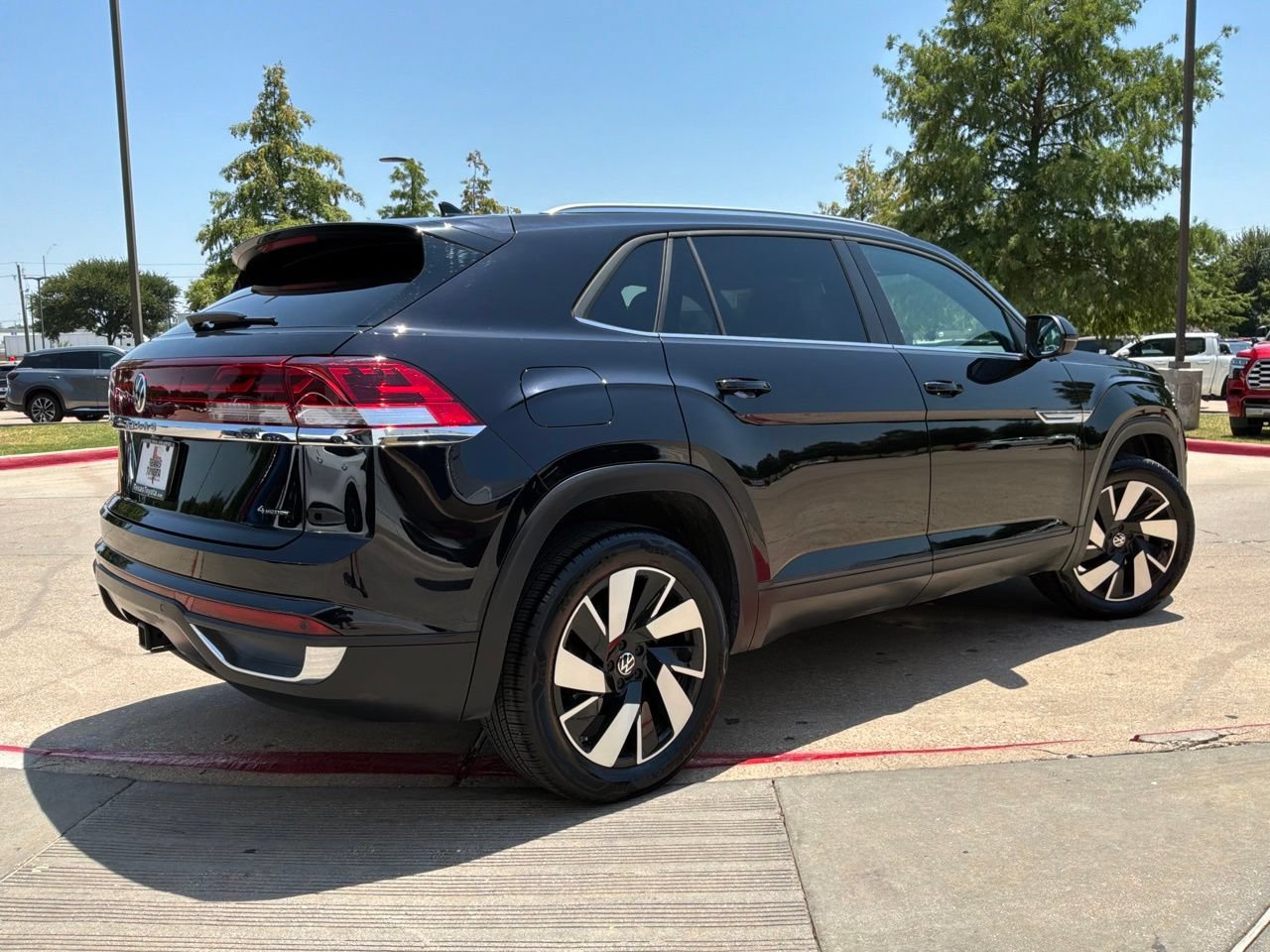 Used 2026 Volkswagen Atlas Cross Sport SE AWD/4WD image 6