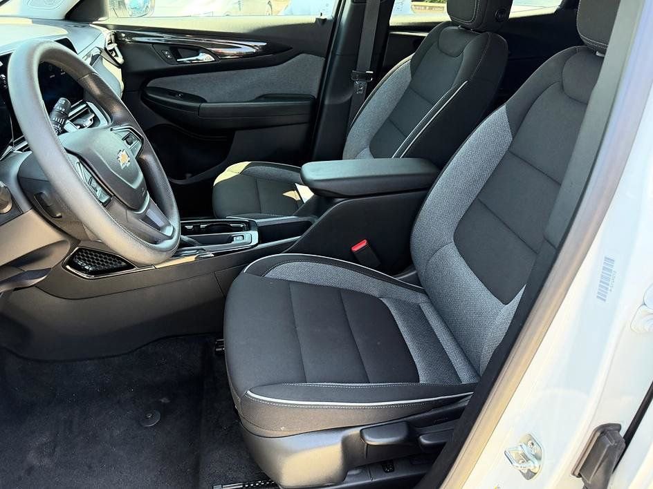 Used 2025 Chevrolet TrailBlazer LT AWD/4WD image 18