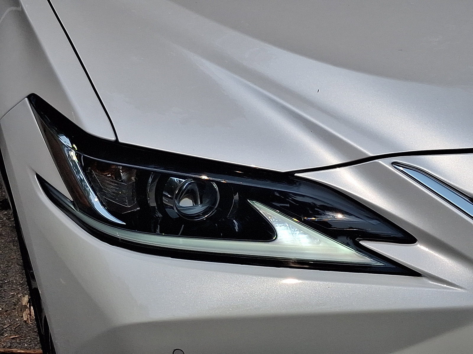 Certified 2020 Lexus ES 300h w/ Premium Package FWD image 9