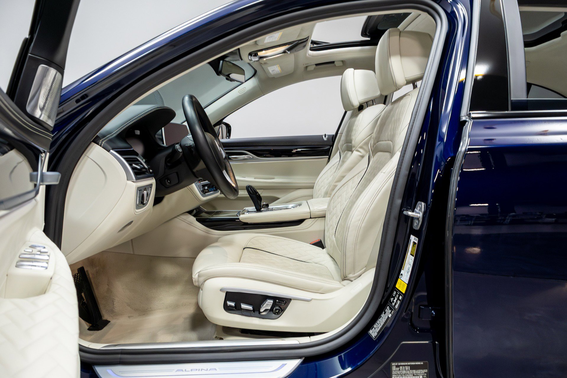 Used 2020 BMW ALPINA B7 xDrive w/ Interior Design Package image 5