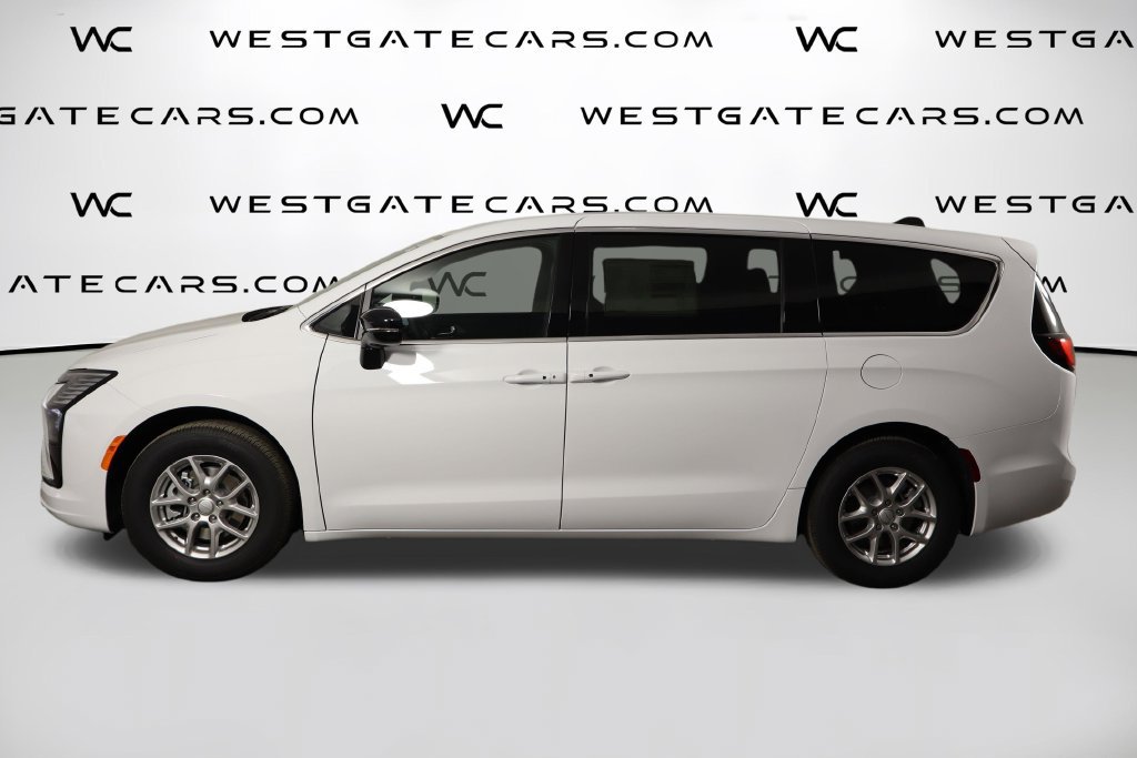 New 2027 Chrysler Pacifica Select FWD image 5