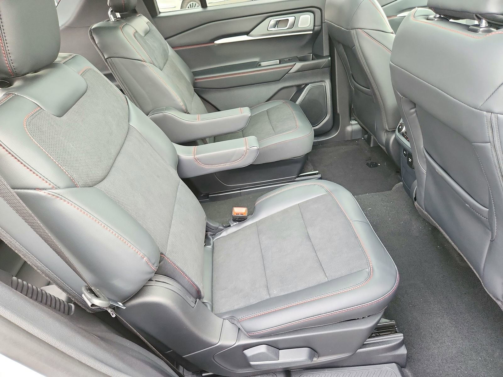 New 2026 Ford Explorer ST image 30