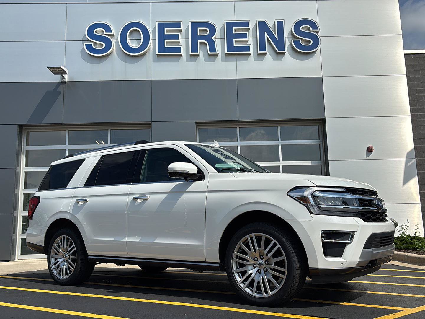 Used 2023 Ford Expedition Limited AWD/4WD image 1