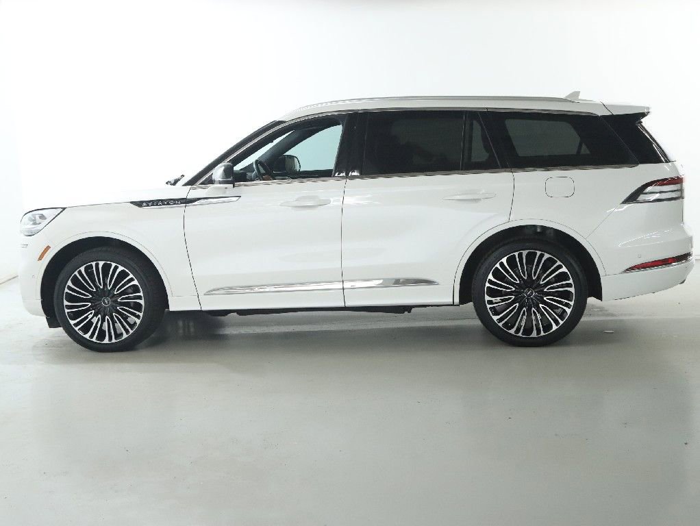 Certified 2023 Lincoln Aviator Black Label w/ Class IV Trailer Tow Package AWD/4WD image 39