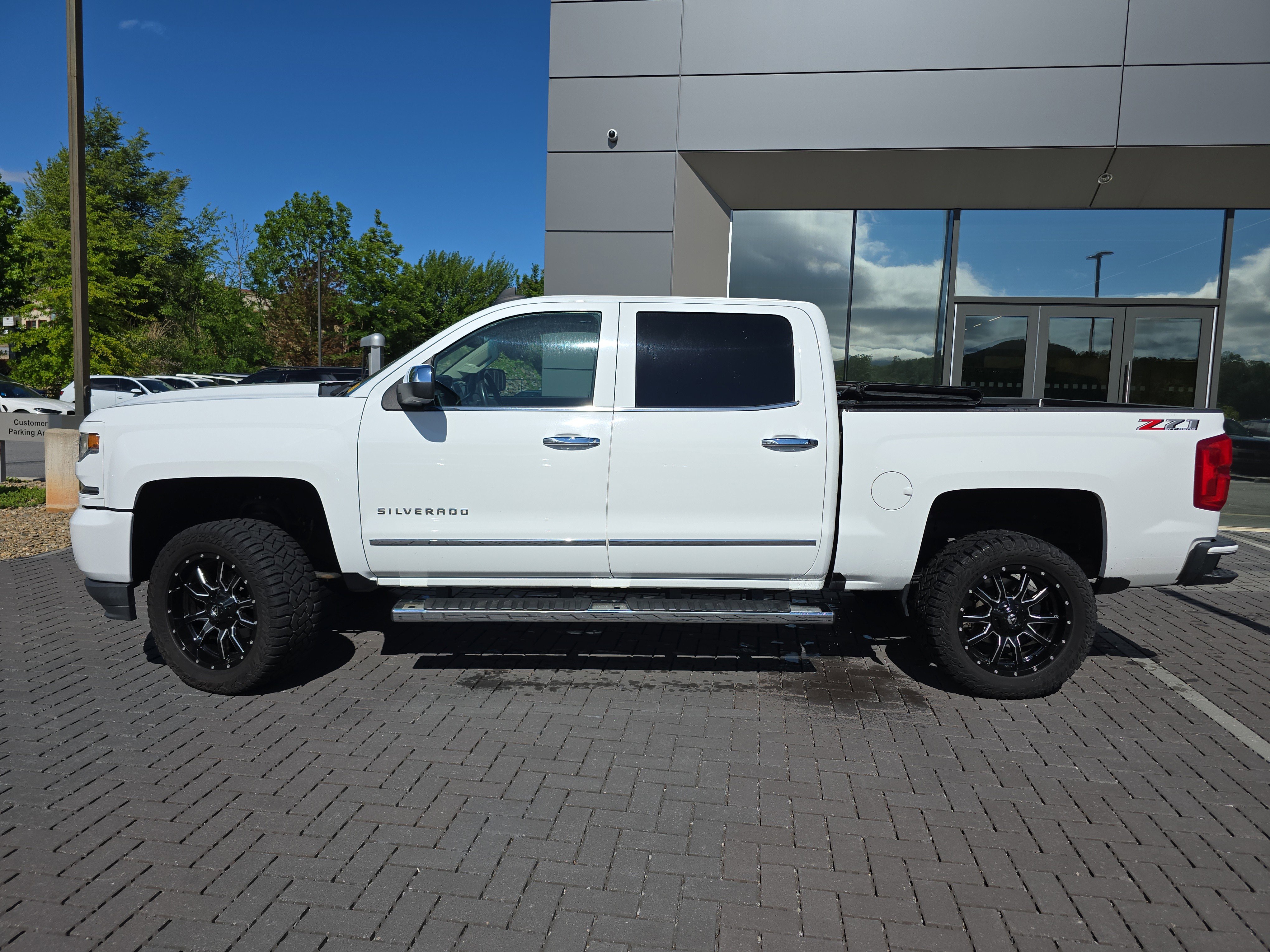 Used 2018 Chevrolet Silverado 1500 LTZ Z71 w/ LTZ Plus Package AWD/4WD image 8