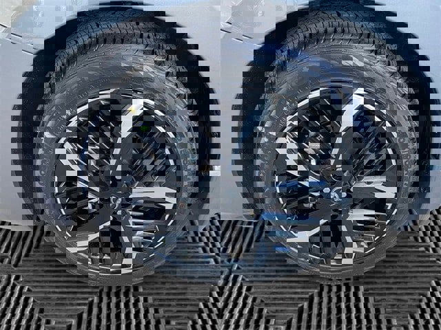 New 2025 Nissan Versa SR w/ Trunk Package image 14