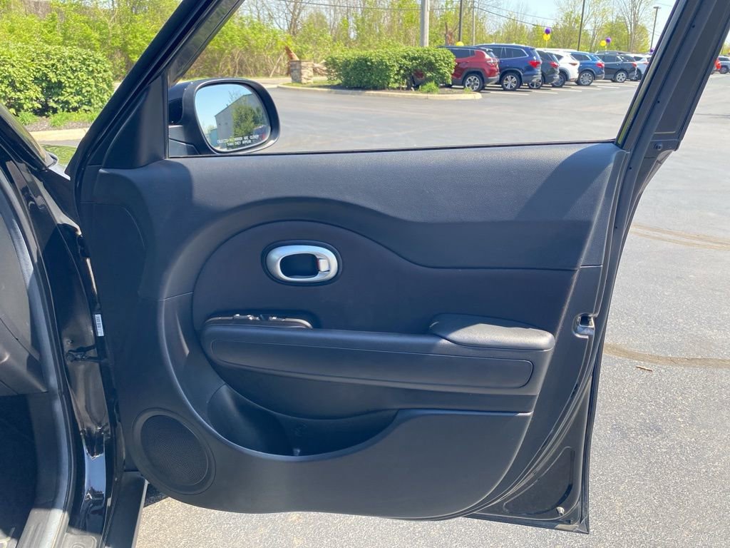 Used 2016 Kia Soul + image 36