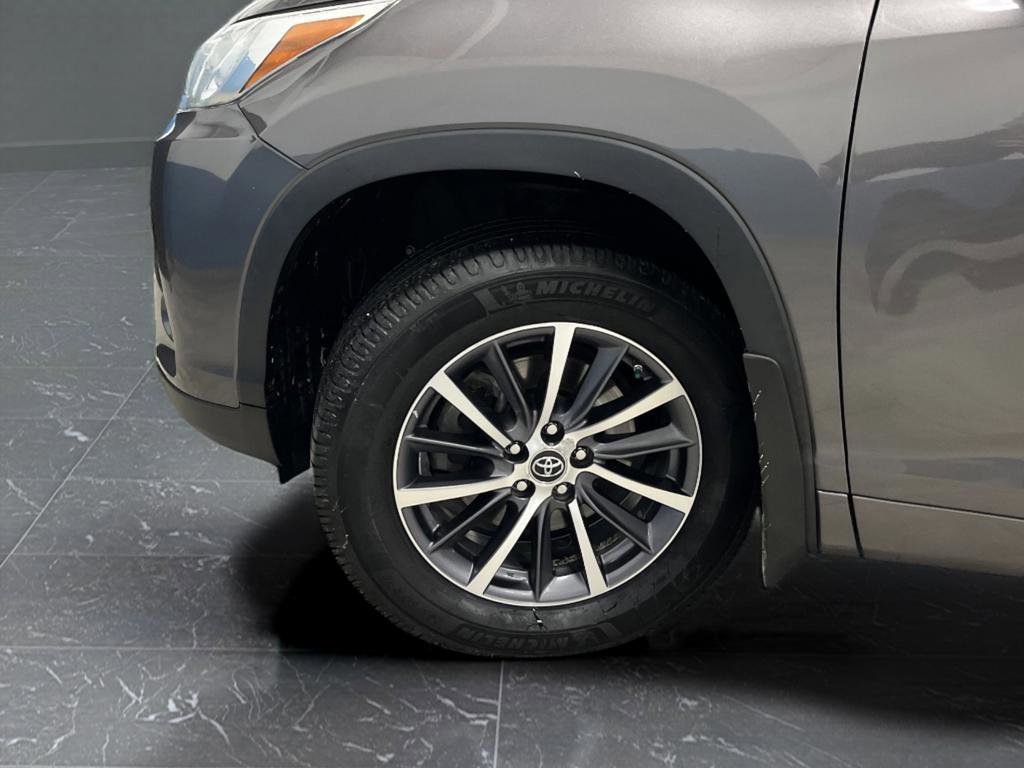 Used 2017 Toyota Highlander XLE AWD/4WD image 34