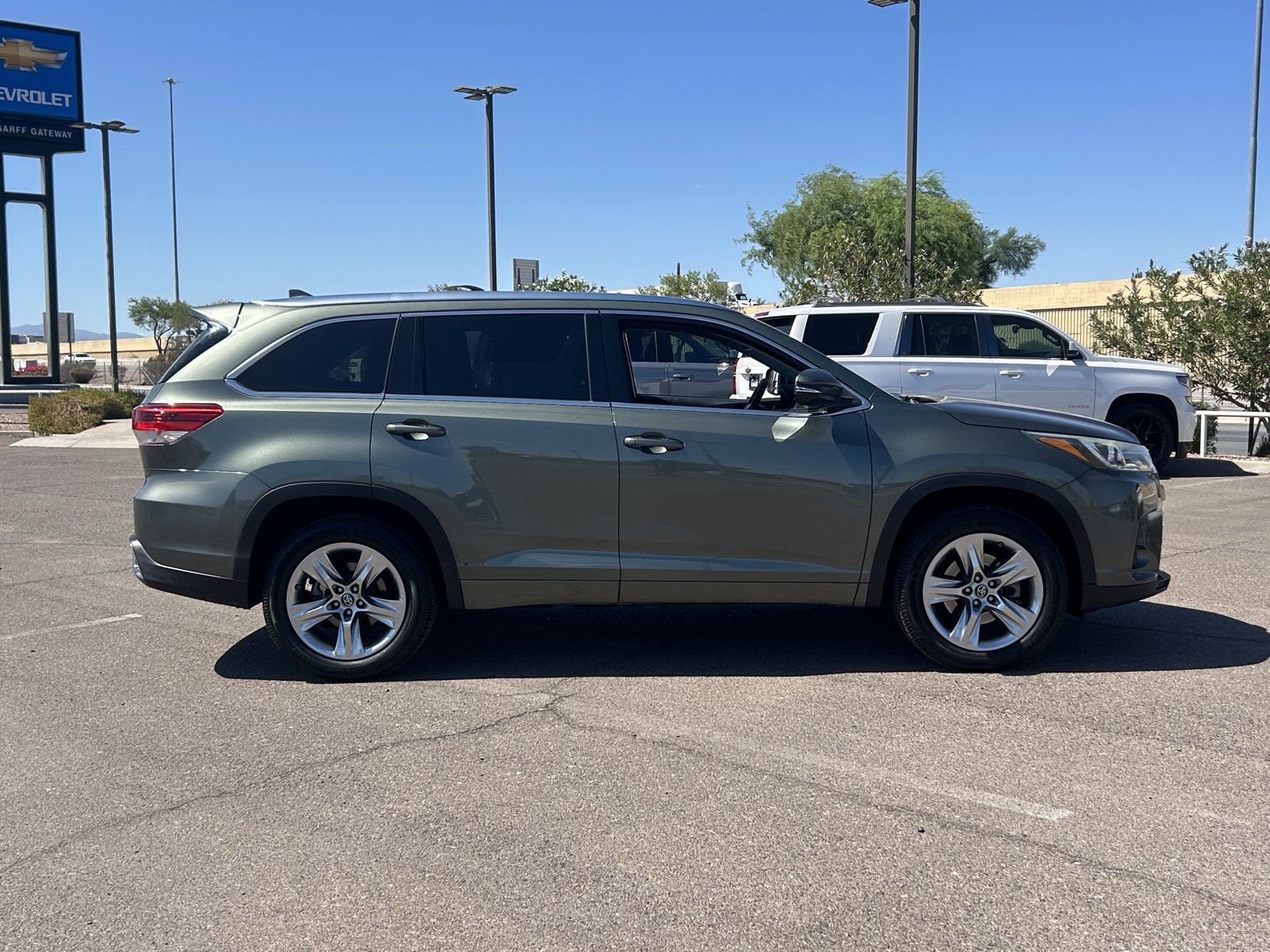 Used 2017 Toyota Highlander Limited FWD image 6
