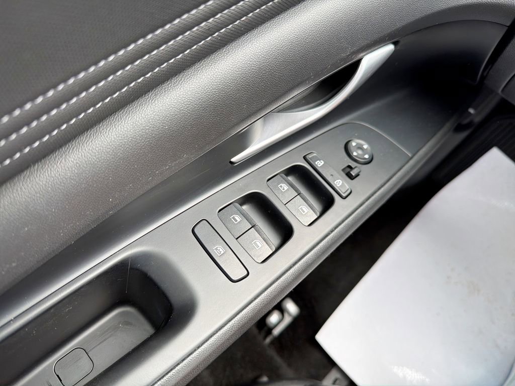Certified 2023 Hyundai Elantra Limited image 18