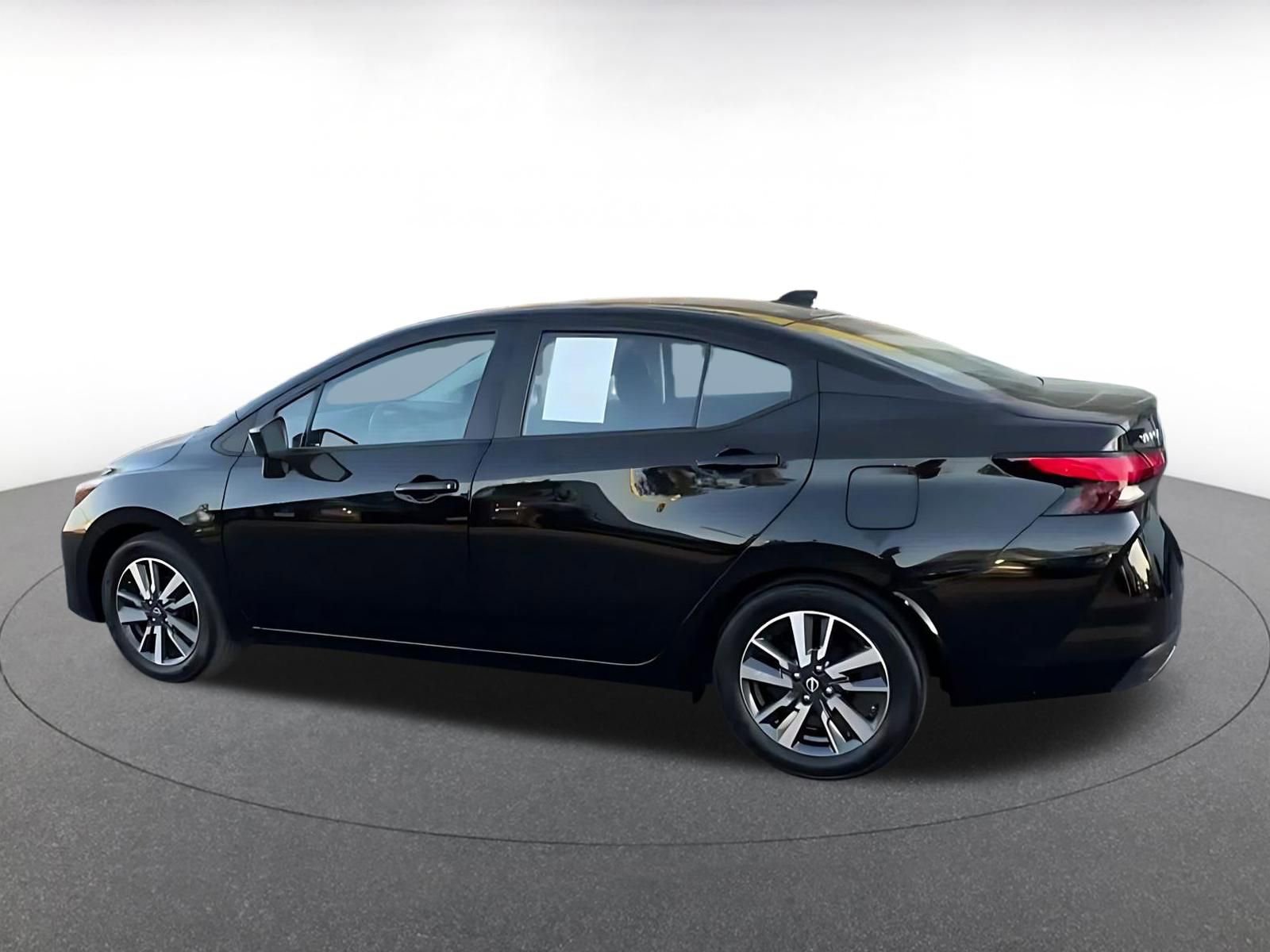 Used 2025 Nissan Versa SV image 9