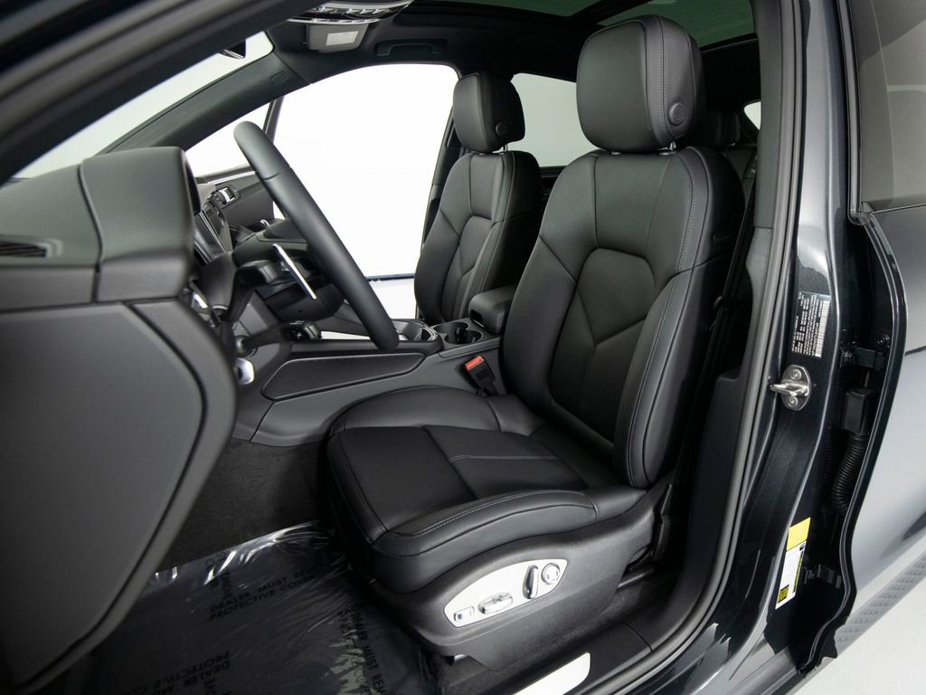 New 2026 Porsche Macan S AWD/4WD image 5