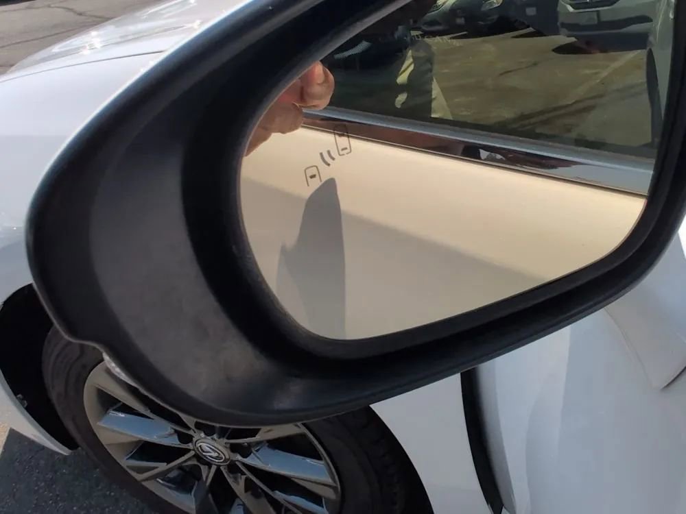 Used 2015 Lexus ES 300h image 26