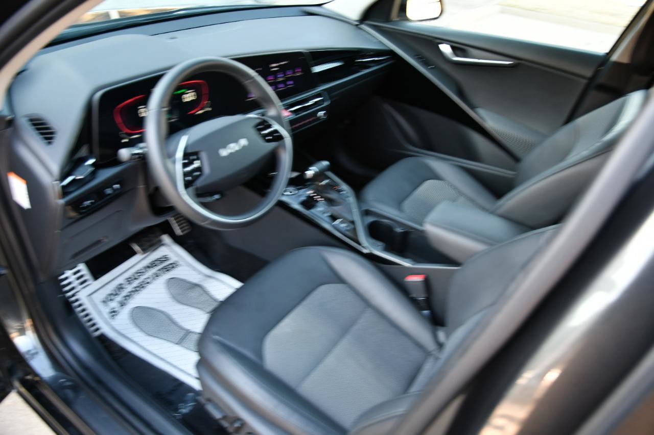 Used 2023 Kia Niro EX Touring image 27