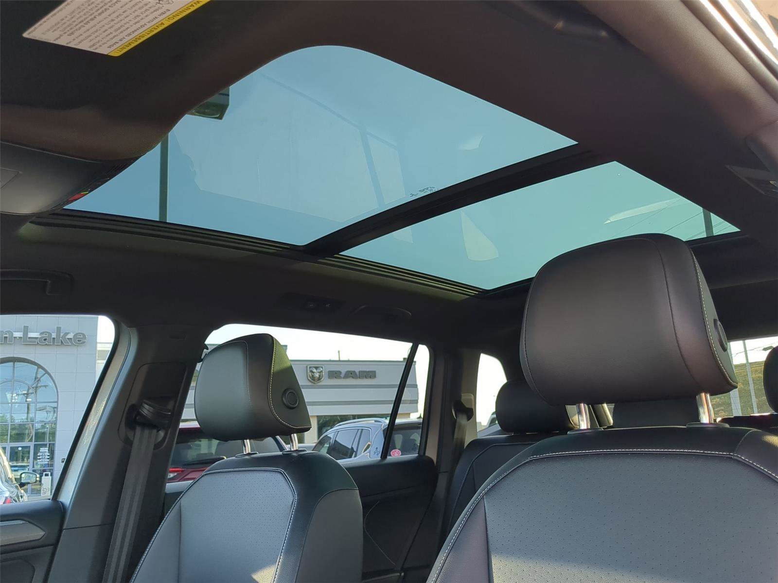 Used 2022 Volkswagen Tiguan SE R-Line image 14