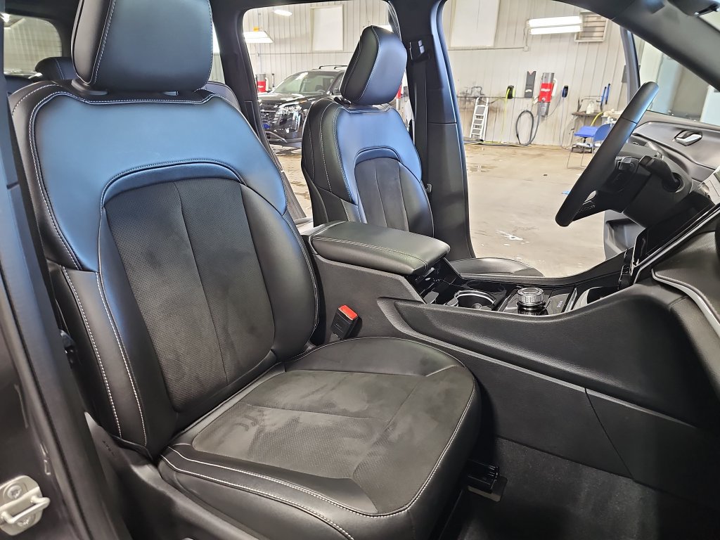 Used 2023 Jeep Grand Cherokee Altitude AWD/4WD image 10