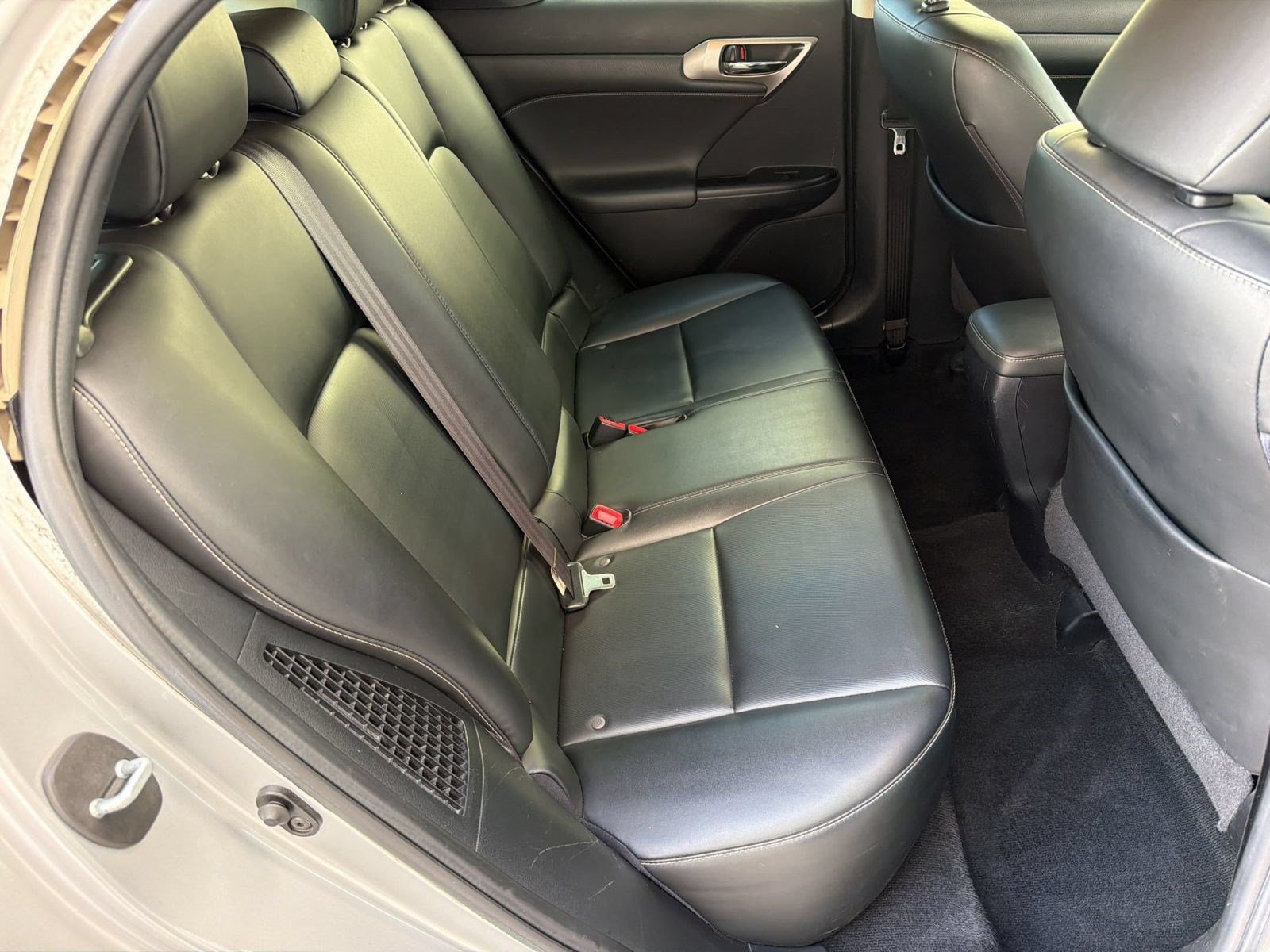 Used 2015 Lexus CT 200h w/ Navigation Package FWD image 32