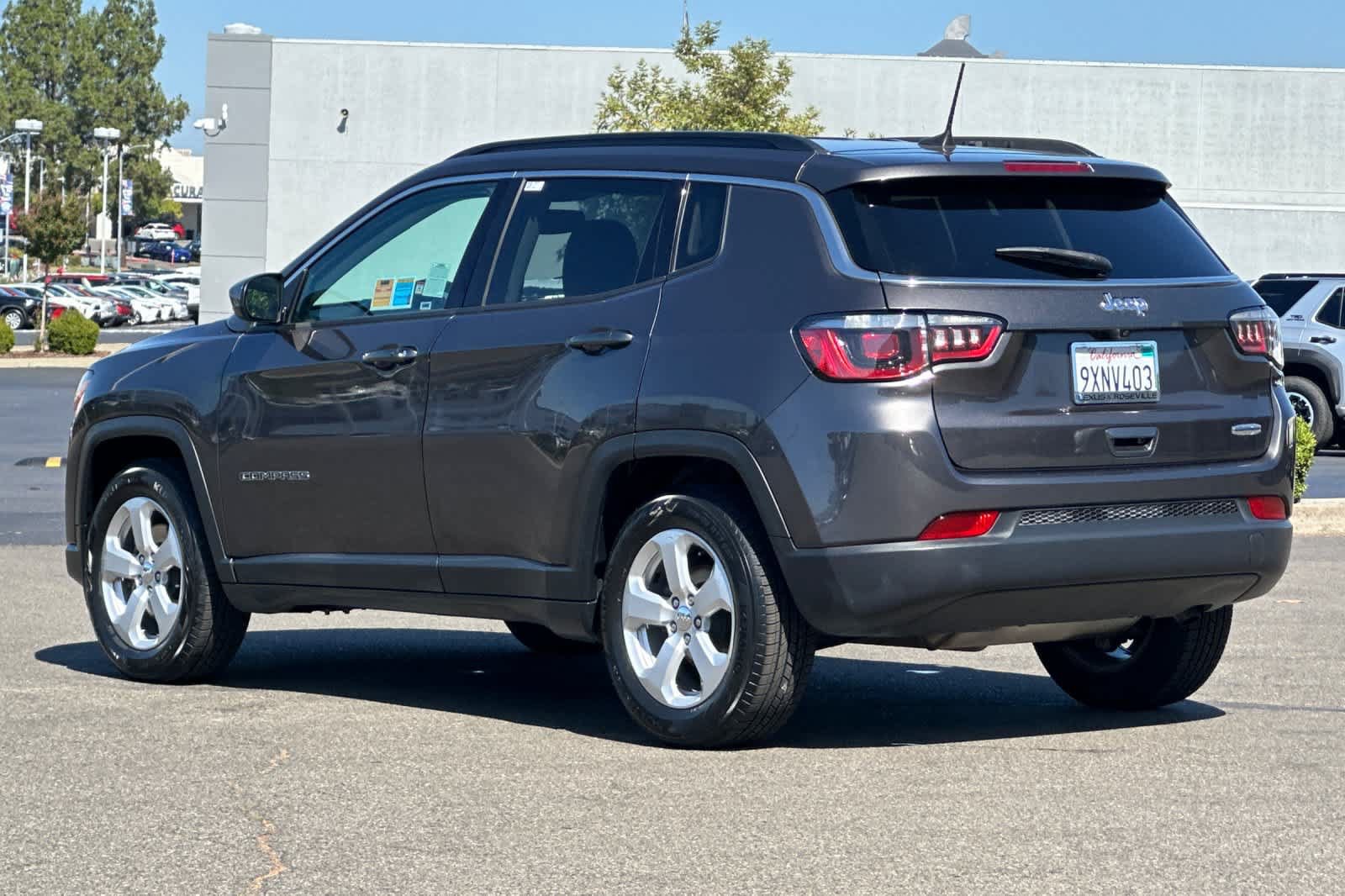 Used 2018 Jeep Compass Latitude w/ Popular Equipment Group FWD image 7