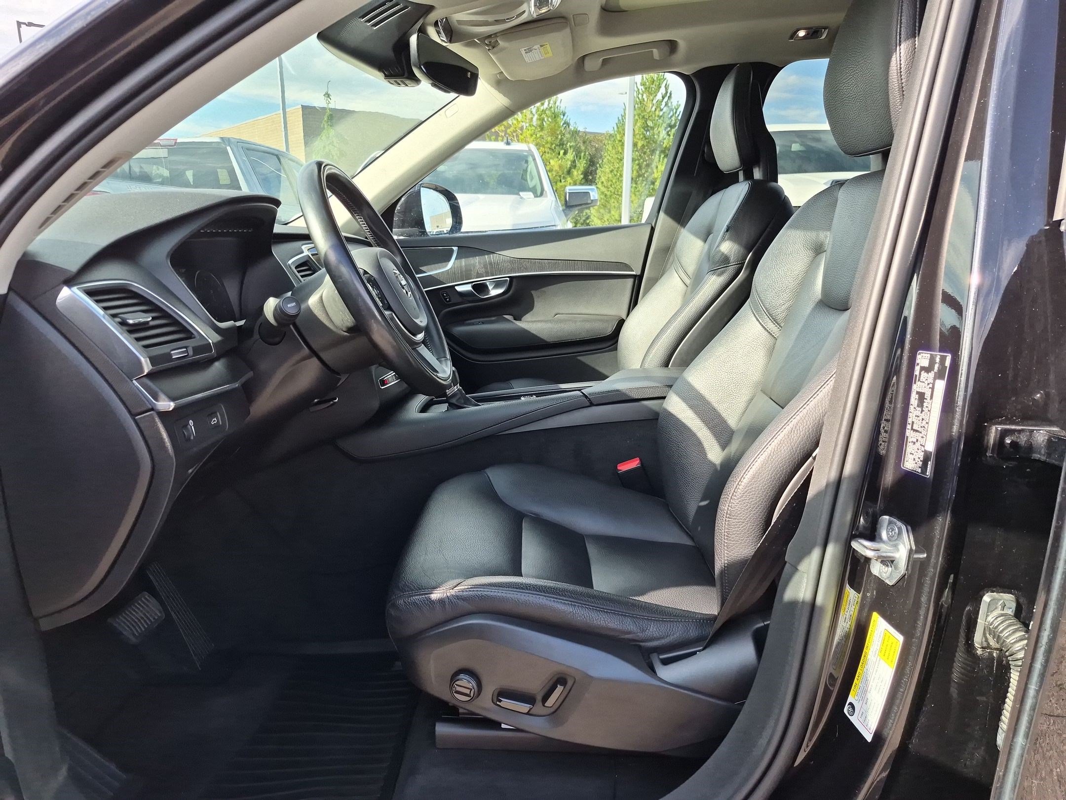 Used 2020 Volvo XC90 T6 Momentum w/ Protection Package Premier AWD/4WD image 15