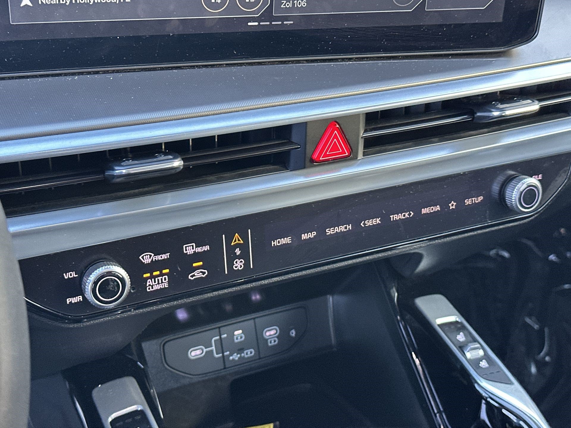 Certified 2024 Kia Sorento SX FWD image 16