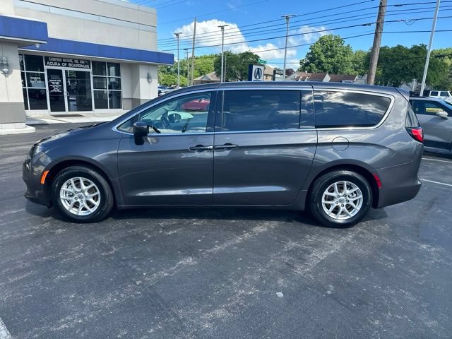 Used 2023 Chrysler Voyager LX FWD image 5