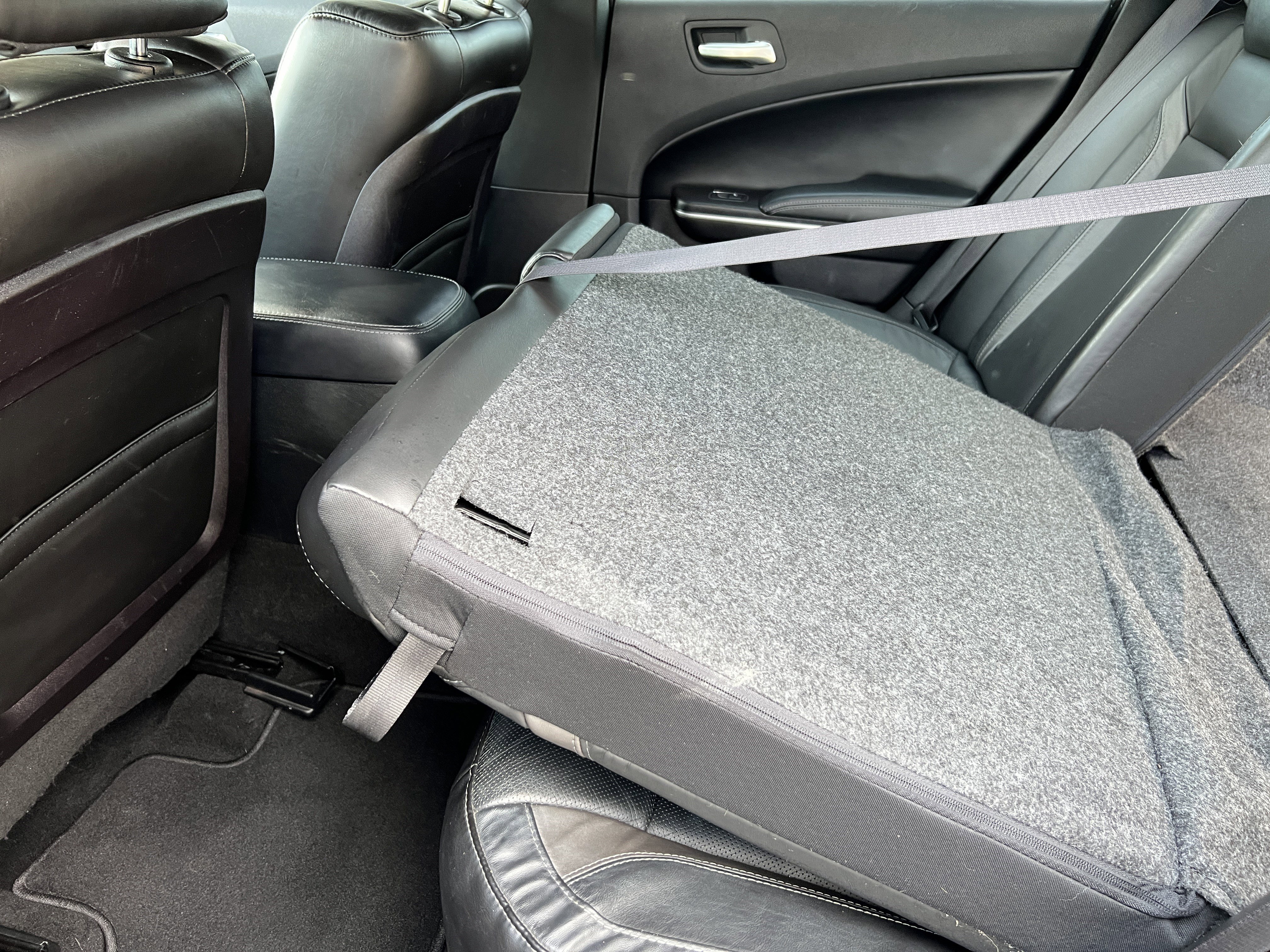 Used 2019 Dodge Charger SXT w/ Leather Interior Group RWD image 16