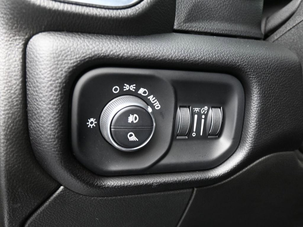 Used 2025 RAM 3500 Laramie image 14