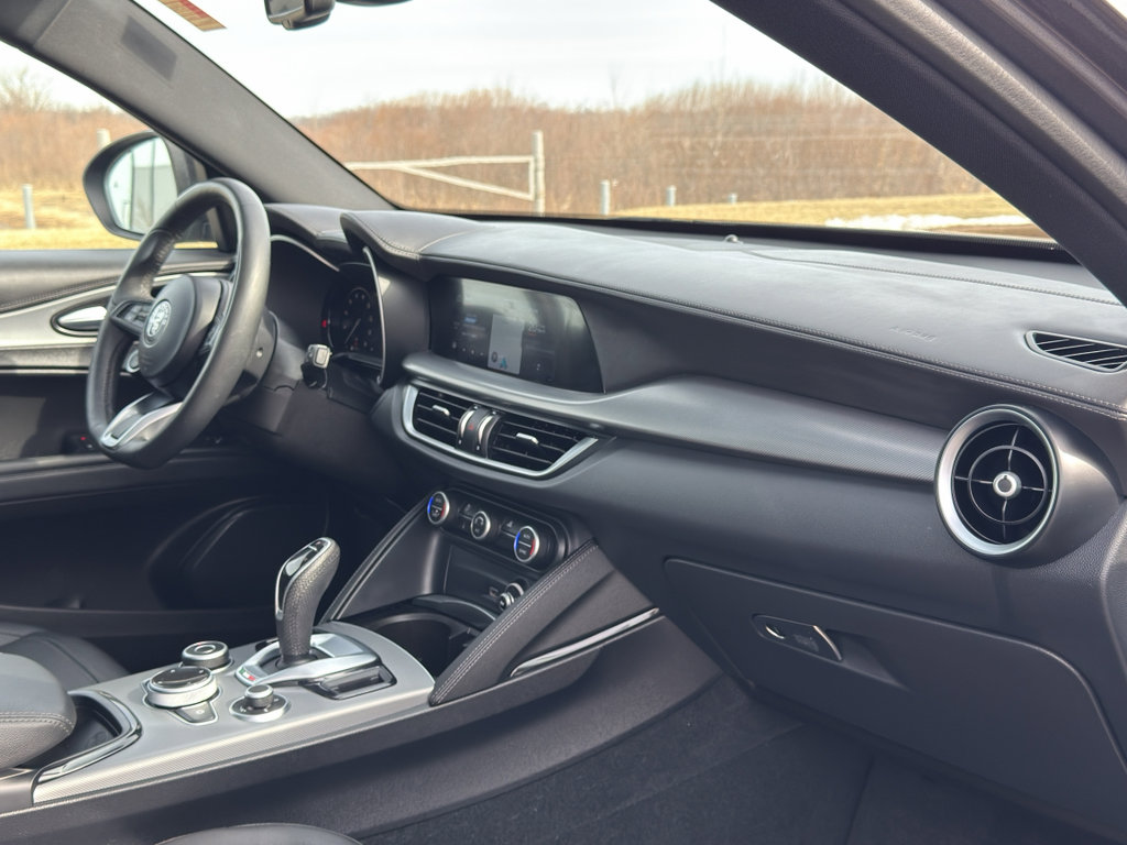 Used 2024 Alfa Romeo Stelvio Ti image 29