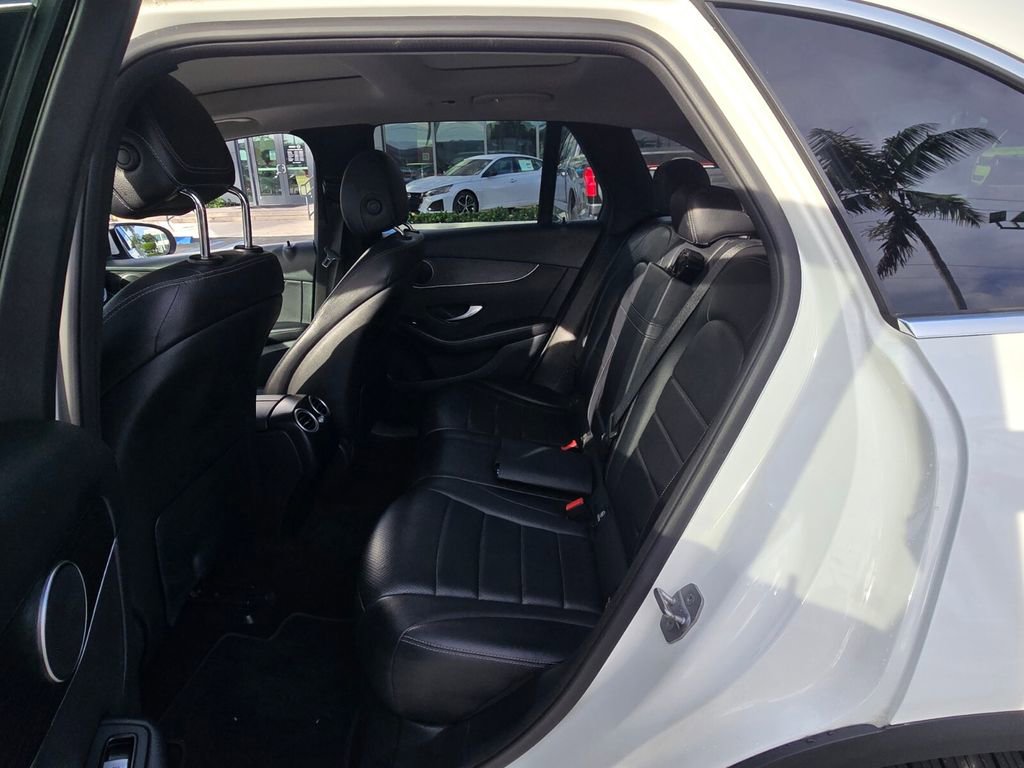 Used 2021 Mercedes-Benz GLC 300 4MATIC image 13