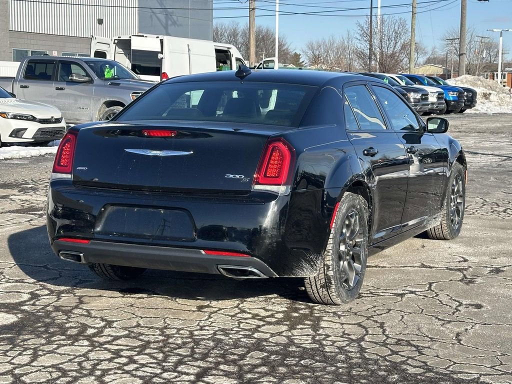Used 2017 Chrysler 300 S image 4
