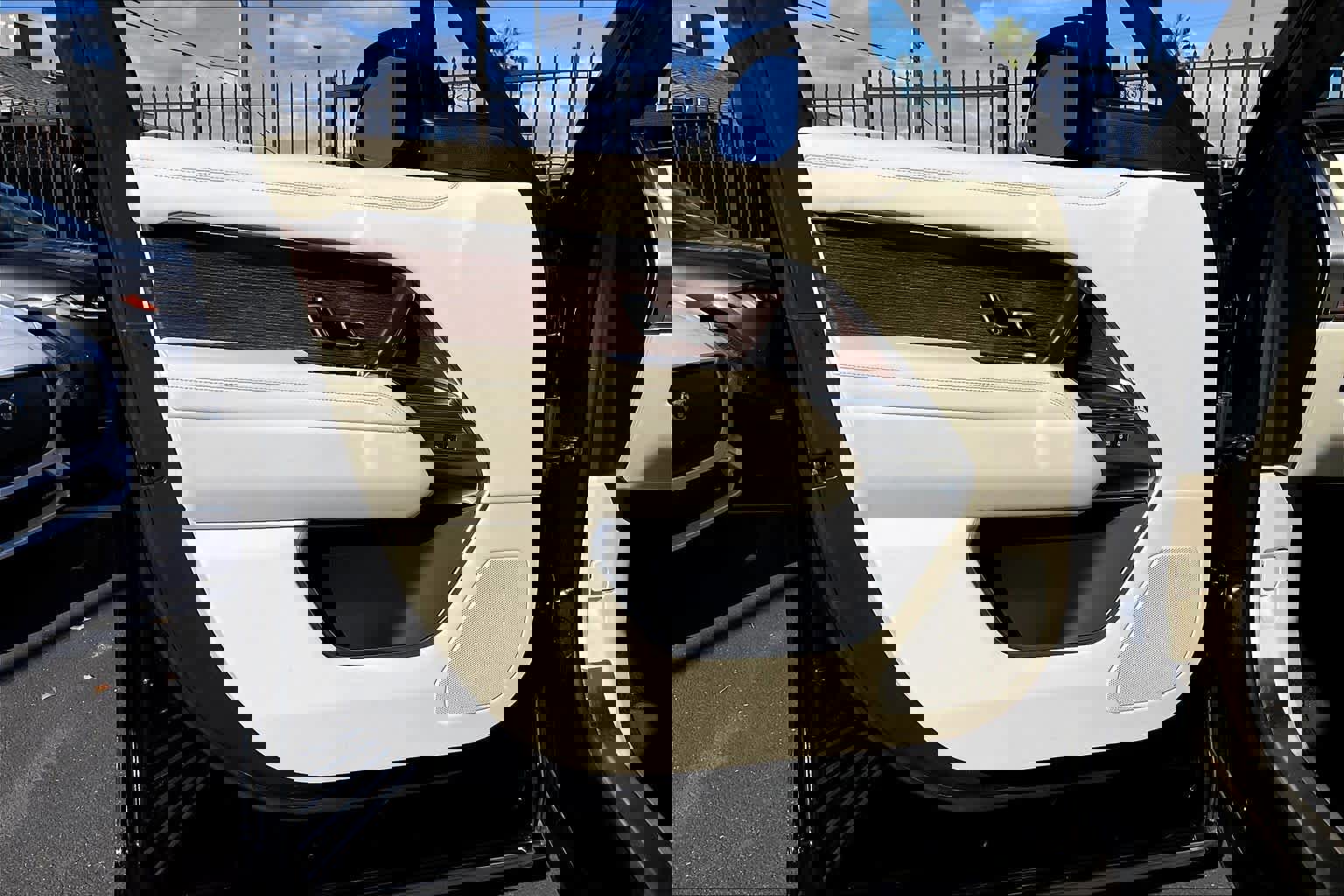 Used 2023 Land Rover Range Rover Long Wheelbase SE image 25