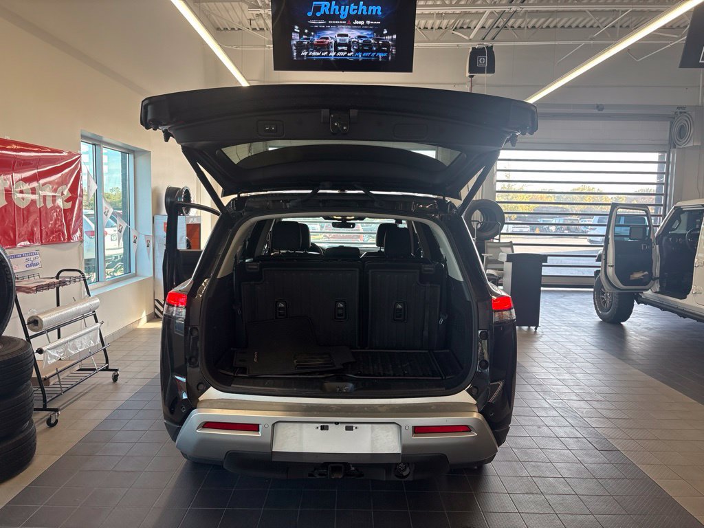 Used 2025 Nissan Pathfinder Platinum w/ Cargo Package AWD/4WD image 22