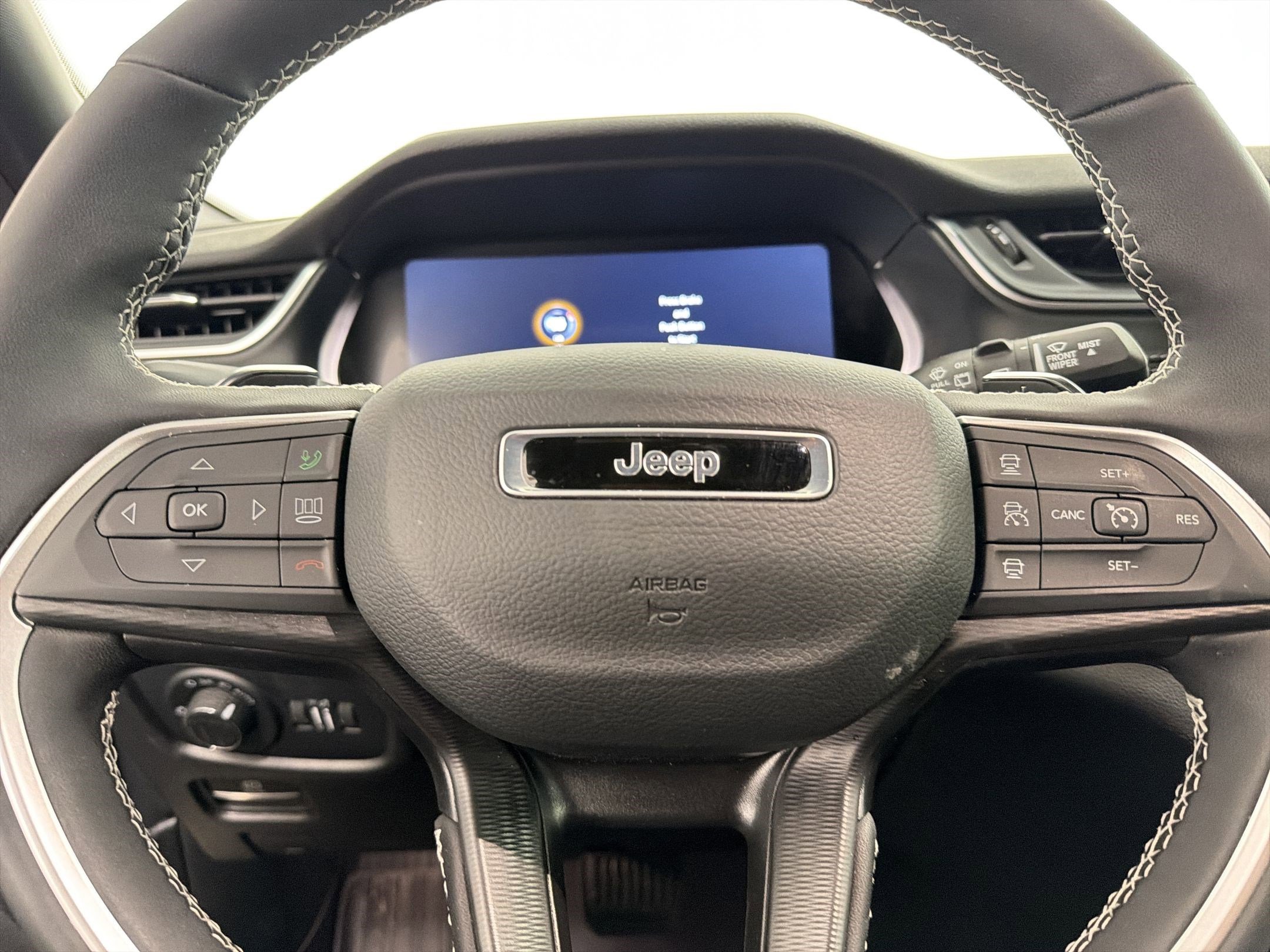 Used 2025 Jeep Grand Cherokee Laredo w/ Luxury Tech Group I RWD image 16