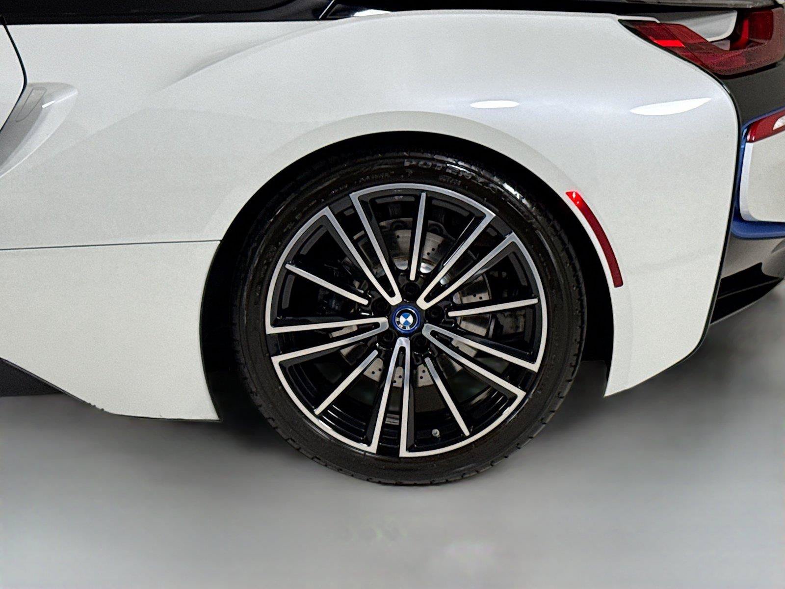 Used 2019 BMW i8 Roadster AWD/4WD image 37