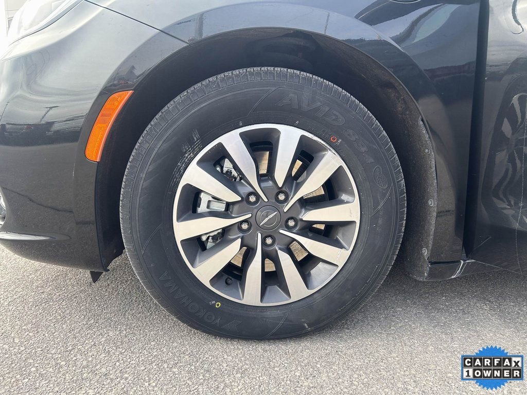 Used 2024 Chrysler Pacifica Select image 36