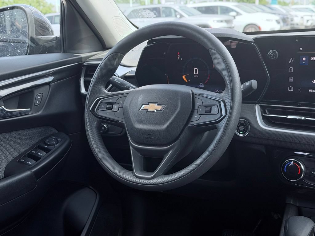 Used 2025 Chevrolet TrailBlazer LT AWD/4WD image 21