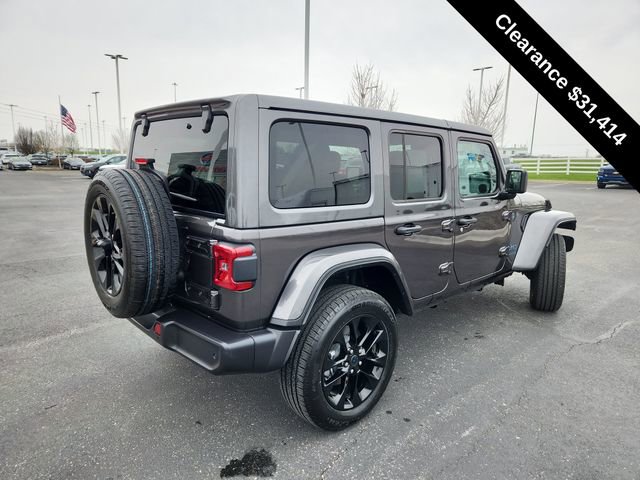 Used 2025 Jeep Wrangler Unlimited Sahara w/ Safety Group AWD/4WD image 8