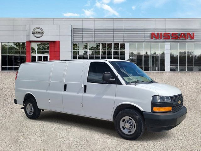 Used 2022 Chevrolet Express 3500 Extended w/ Driver Convenience Package image 2