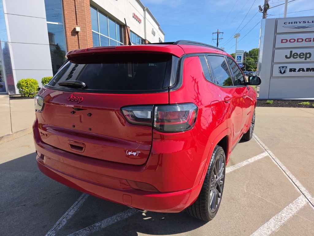 Certified 2022 Jeep Compass Limited w/ (RED) Package AWD/4WD image 12