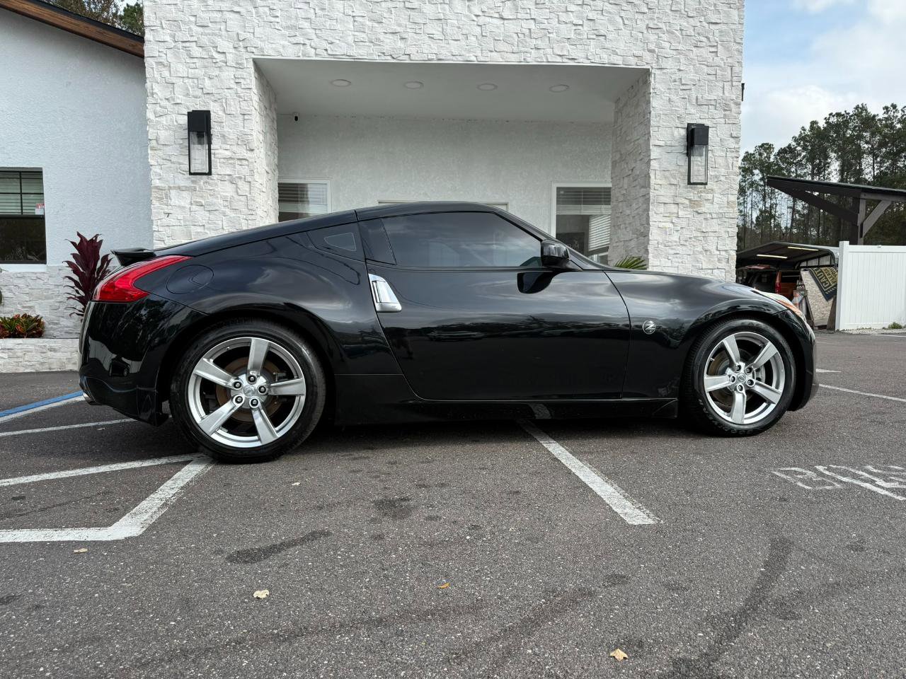 Used 2009 Nissan 370Z Touring image 14