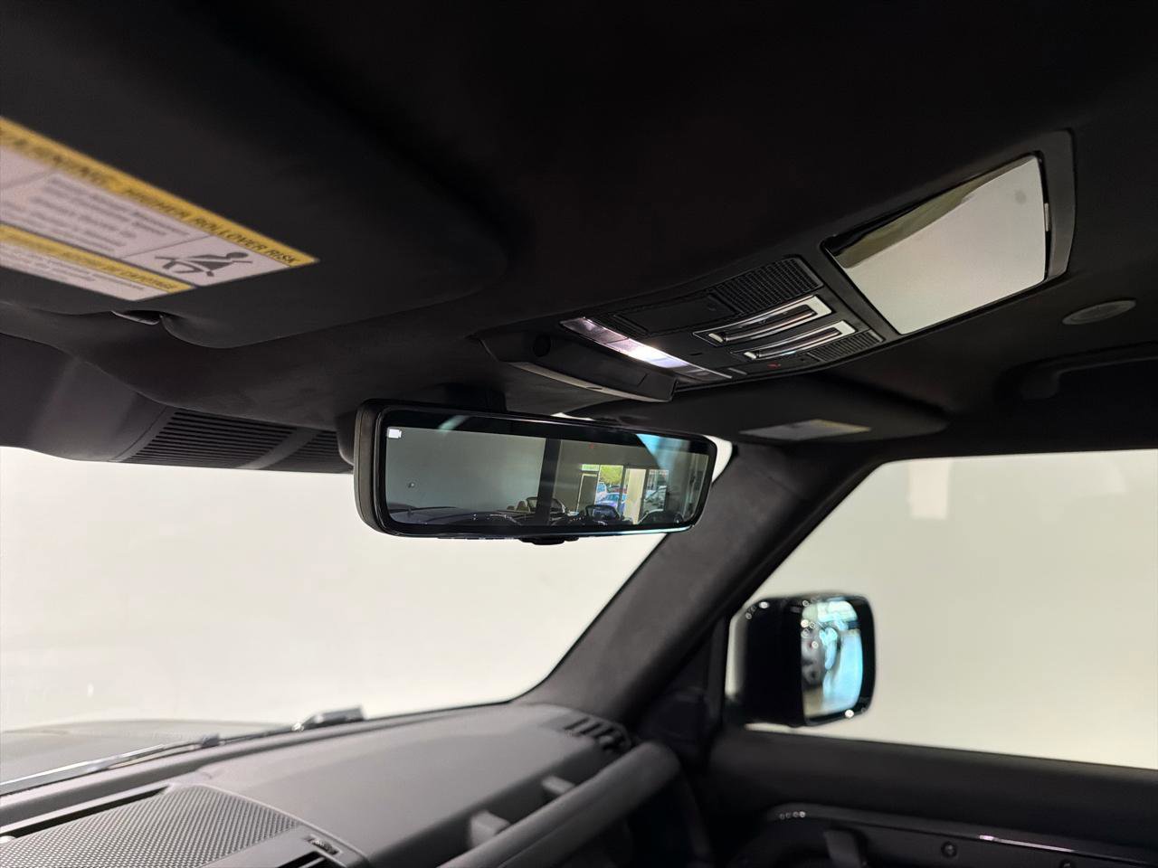 Used 2025 Land Rover Defender 110 image 22