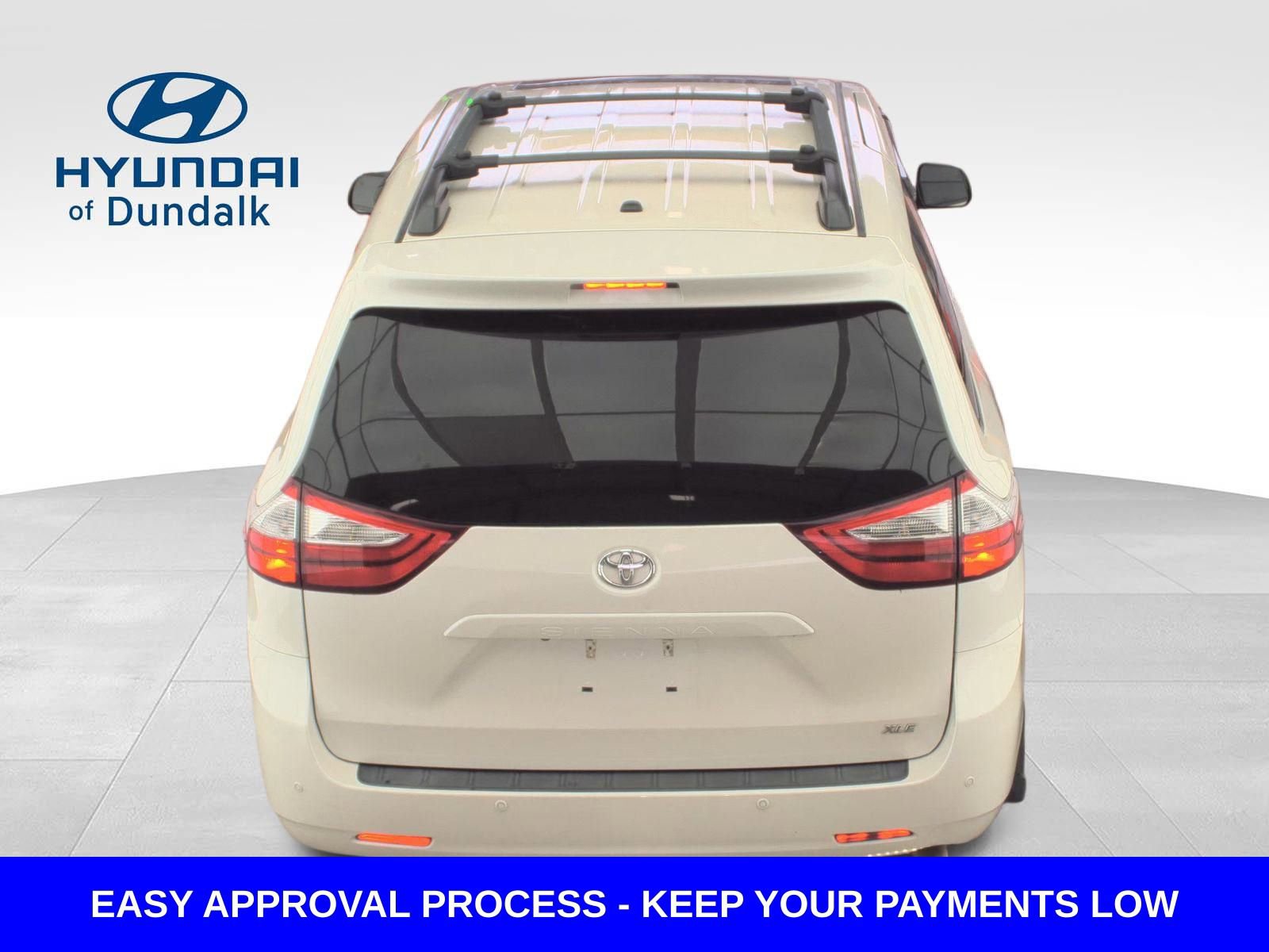 Used 2017 Toyota Sienna XLE Premium image 2