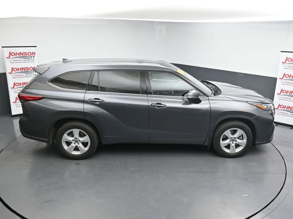 Used 2020 Toyota Highlander LE AWD/4WD image 34