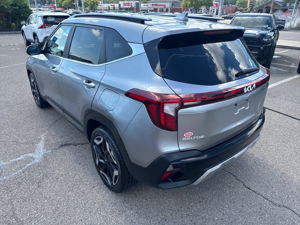 Used 2024 Kia Seltos SX w/ SX Sunroof Package AWD/4WD image 5
