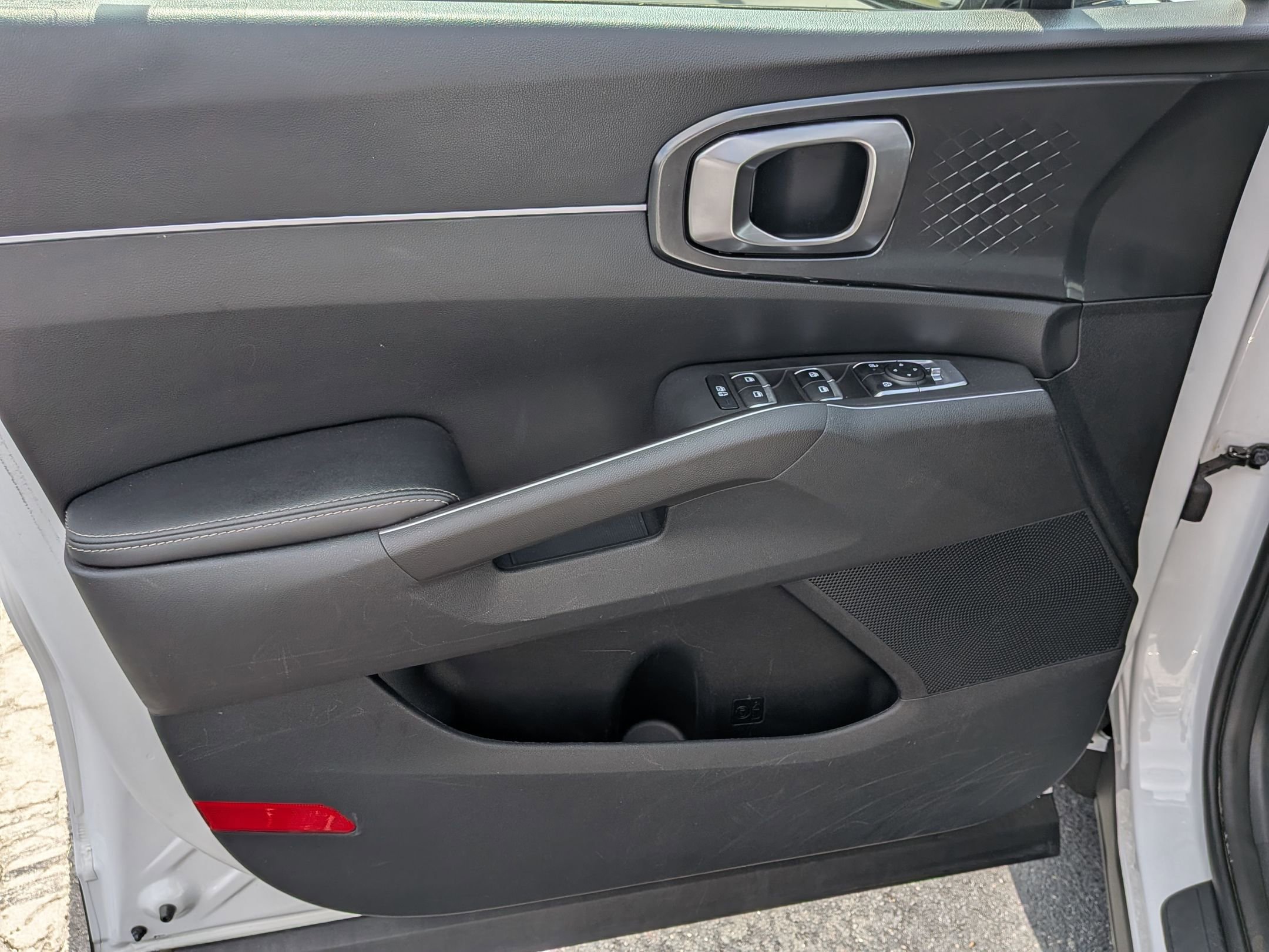 Used 2024 Kia Sorento S image 11